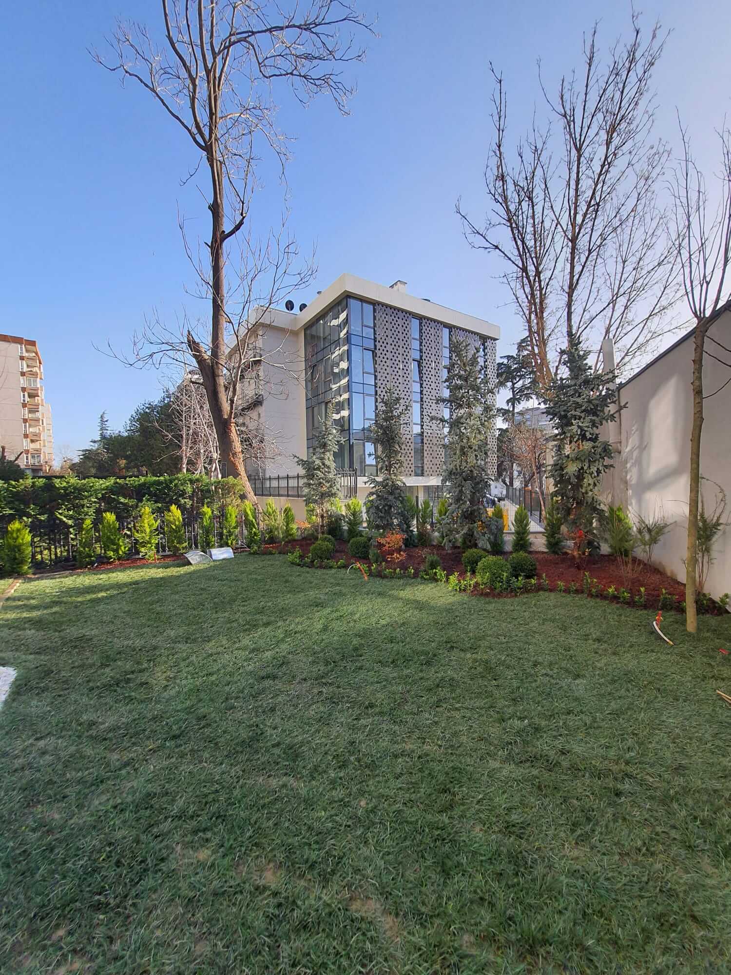 Feneryolu-Apartman-Bahcesi-4.jpeg