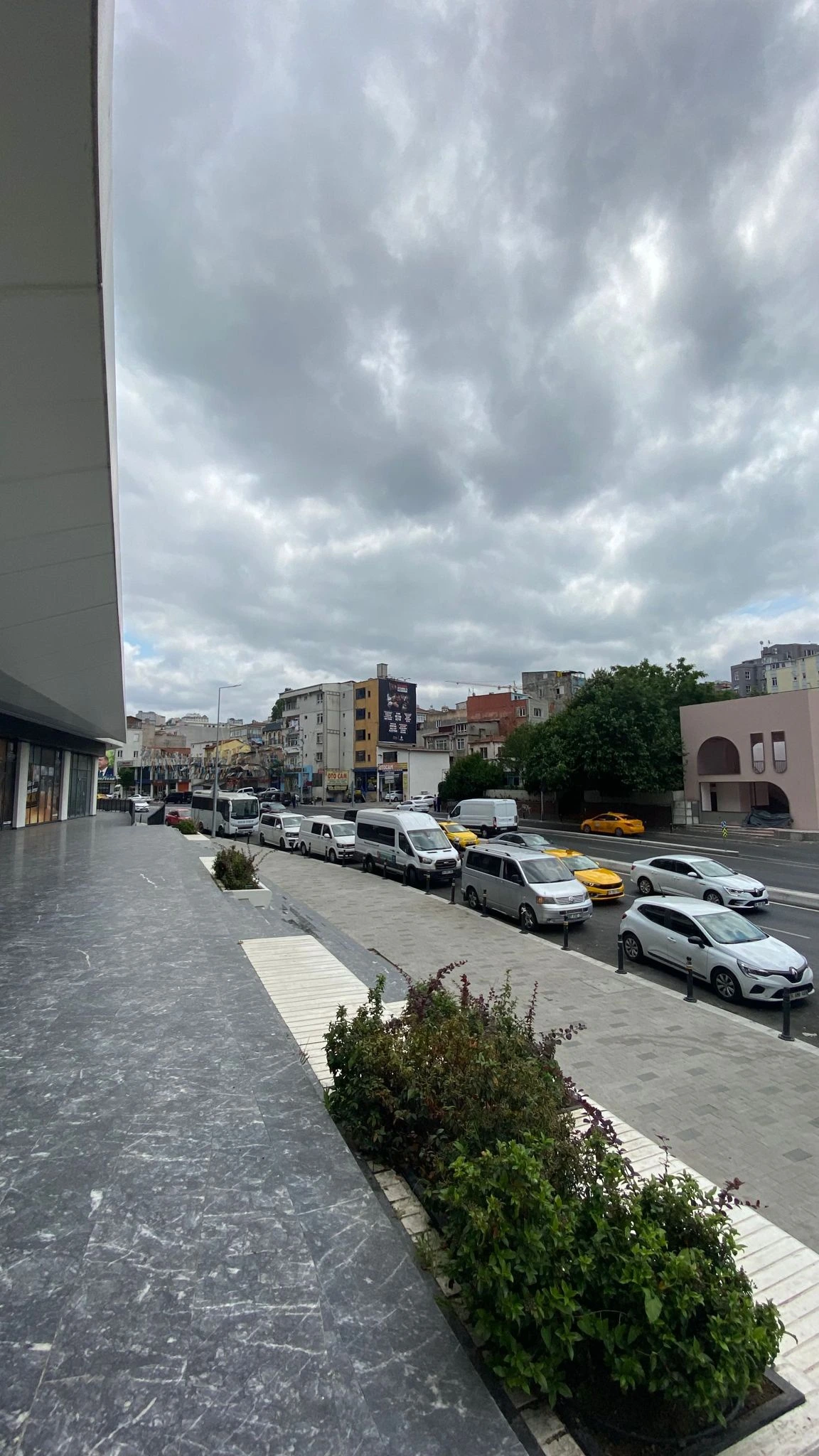 Benesta-Beyoglu-Satis-OfIsI-BItkIsel-Peyzaj-Uygulamasi-4.webp